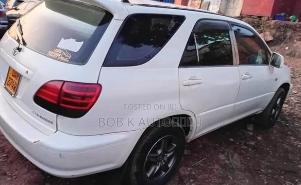 Toyota Harrier 2000 White