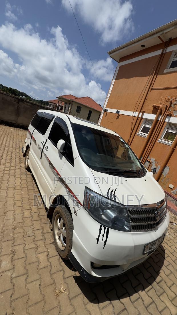 Toyota Alphard 2.4 Petrol AWD 2002 White