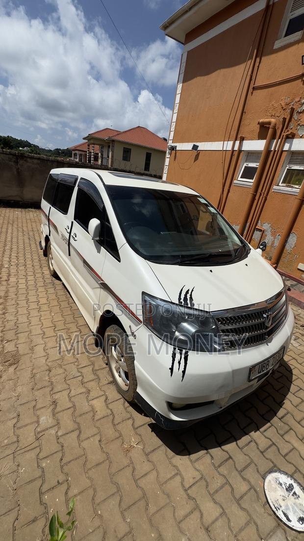 Toyota Alphard 2.4 Petrol AWD 2002 White