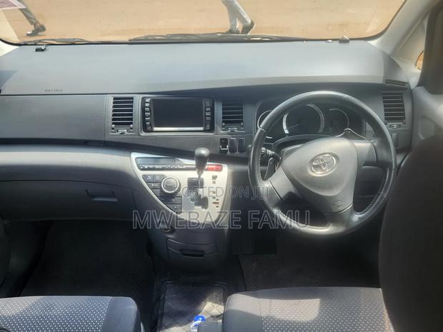 Toyota ISIS 2007