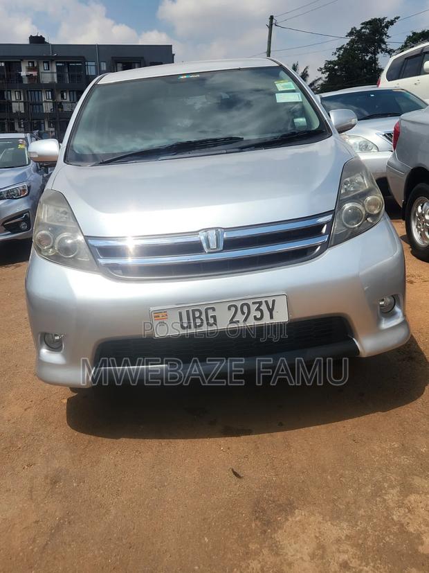 Toyota ISIS 2007