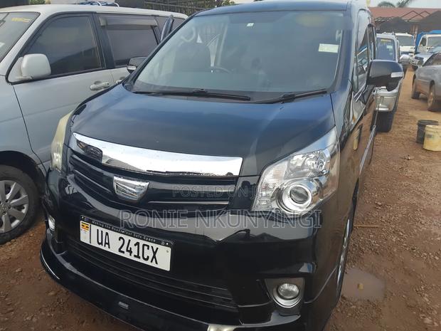 Toyota Noah 2012 Black