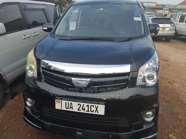 Toyota Noah 2012 Black