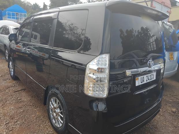 Toyota Noah 2012 Black