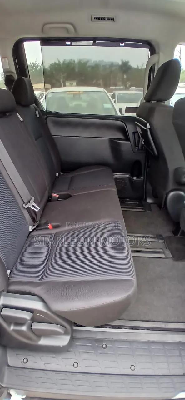 Toyota Noah 2018 White