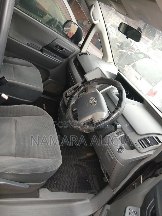 Toyota Noah 2008 Gray