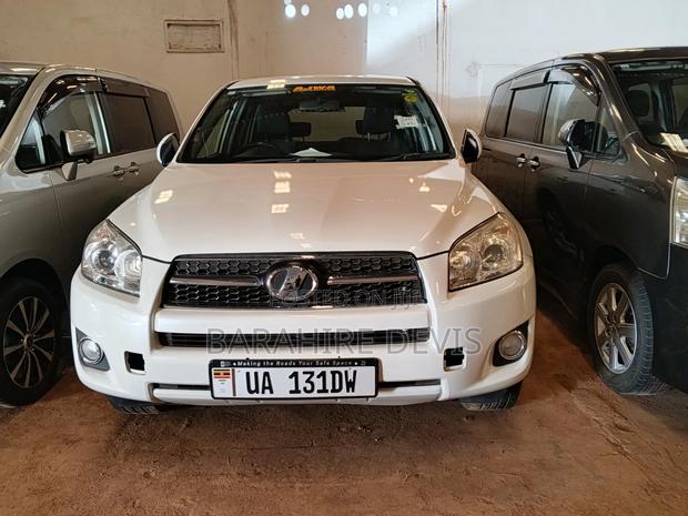 Toyota RAV4 2011 White