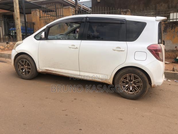 Toyota Ractis 2010 White