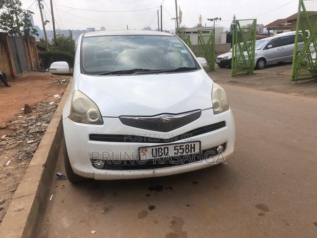 Toyota Ractis 2010 White