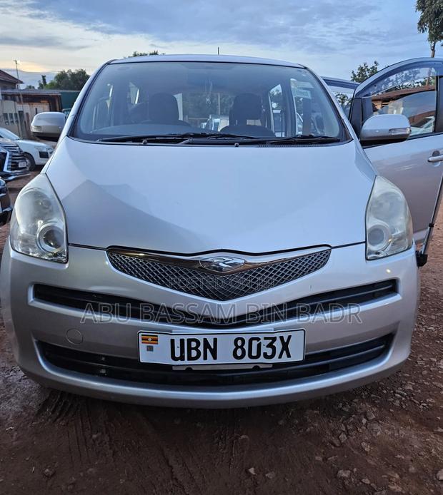 Toyota Ractis 2008 Silver