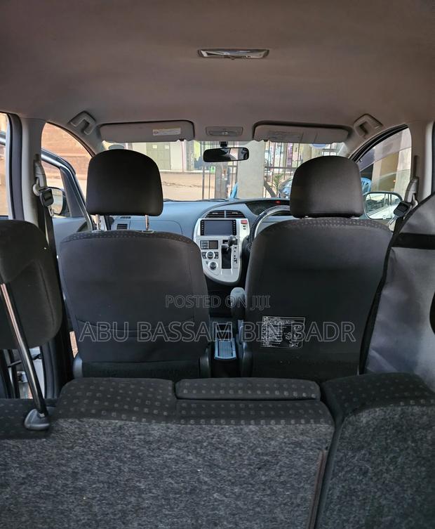 Toyota Ractis 2008 Silver