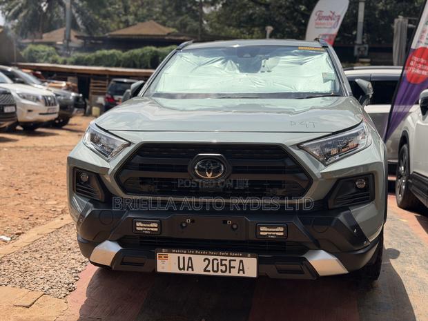 Toyota RAV4 2020 Green