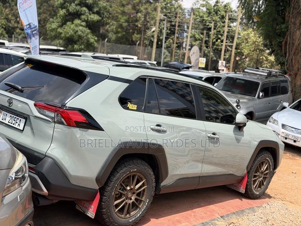 Toyota RAV4 2020 Green