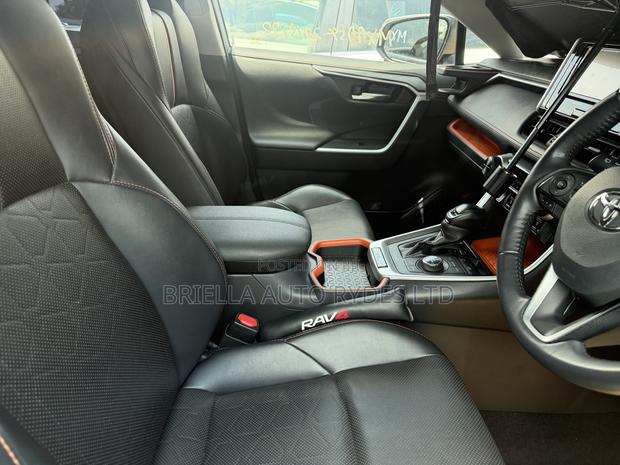 Toyota RAV4 2020 Green