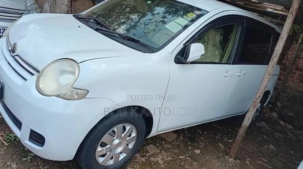 Toyota Sienta 2008 White