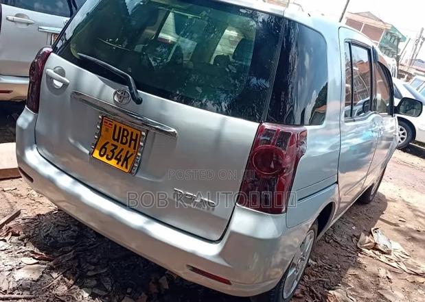 Toyota Raum 2008 Silver