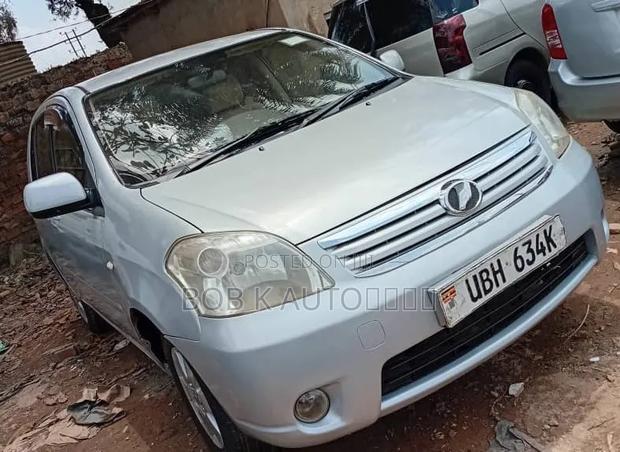 Toyota Raum 2008 Silver