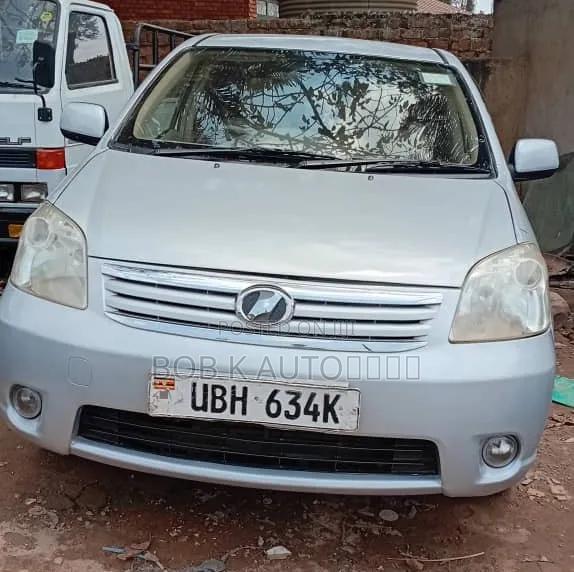 Toyota Raum 2008 Silver