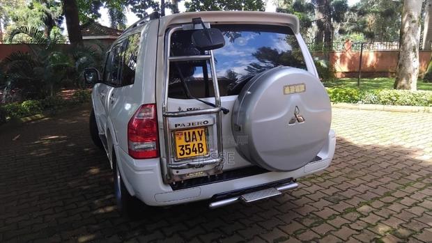 Mitsubishi Pajero 2003 White