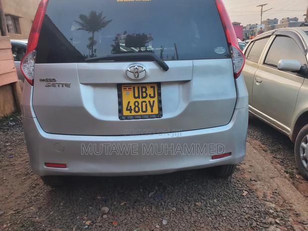 Toyota Sienta 2008 Silver