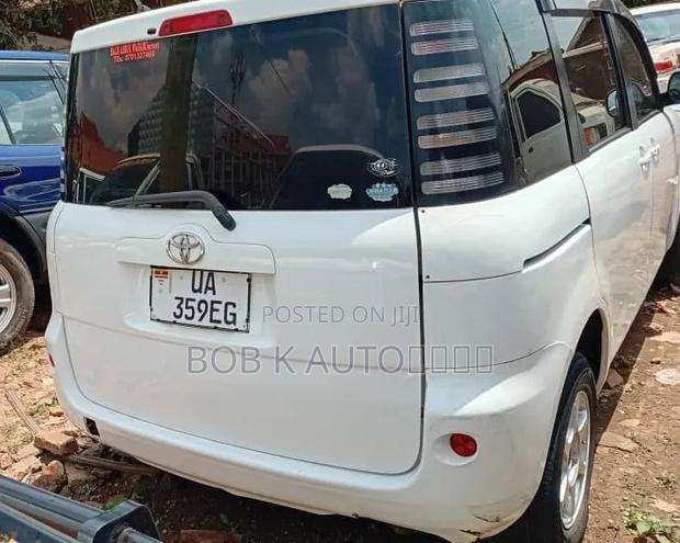 Toyota Sienta 2007 White