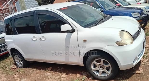 Toyota Sienta 2007 White