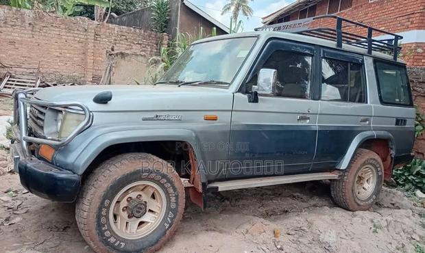 Toyota Land Cruiser 90 1997 Silver