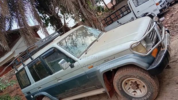 Toyota Land Cruiser 90 1997 Silver