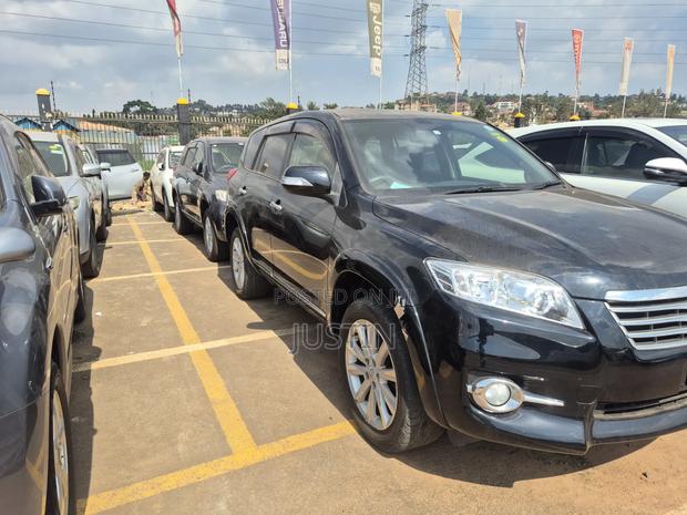 Toyota Vanguard 2013 Black