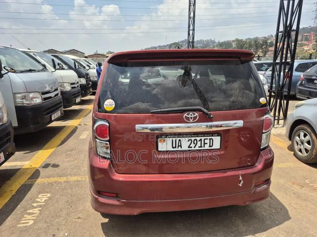 Toyota Rumion 1.5 FWD 2023 Red