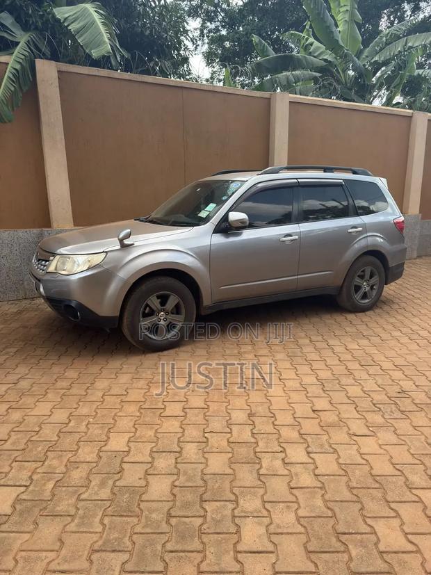 Subaru Forester 2011 Silver