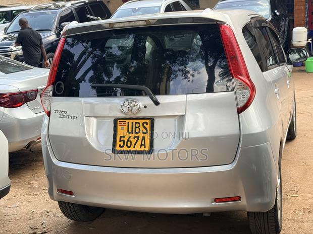 Toyota Passo Sette 2009 Silver