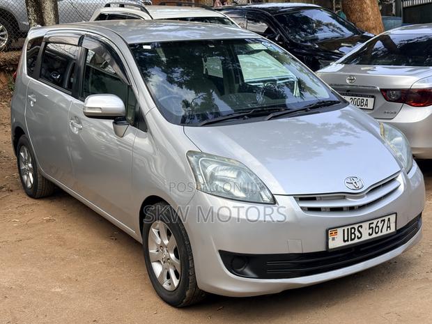 Toyota Passo Sette 2009 Silver