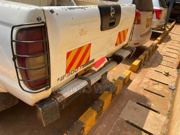 Nissan Hardbody 2002 White