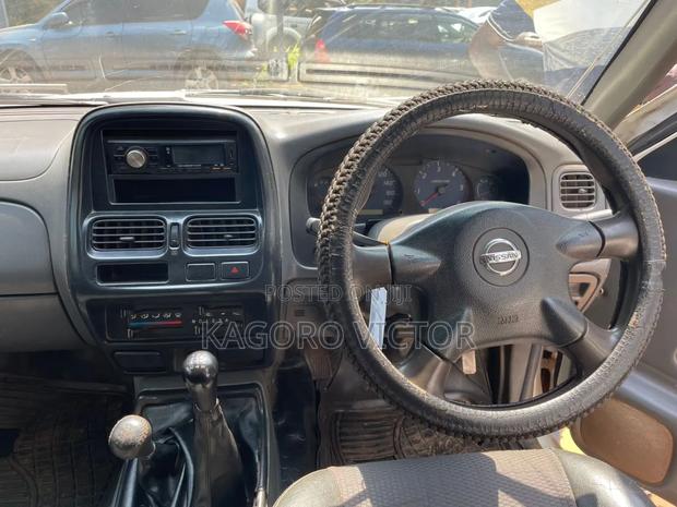 Nissan Hardbody 2002 White