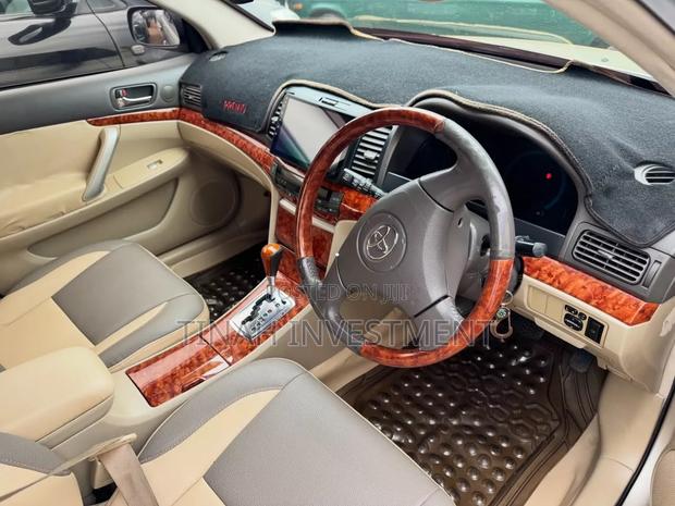Toyota Premio 2006 Gold