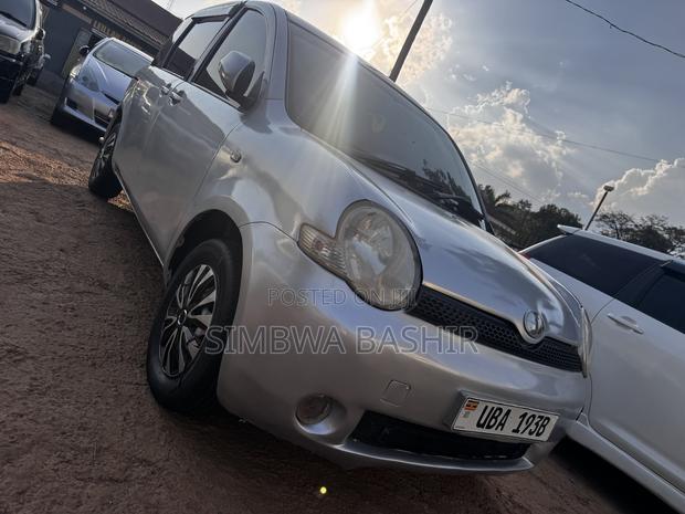 Toyota Sienta 2006 Silver