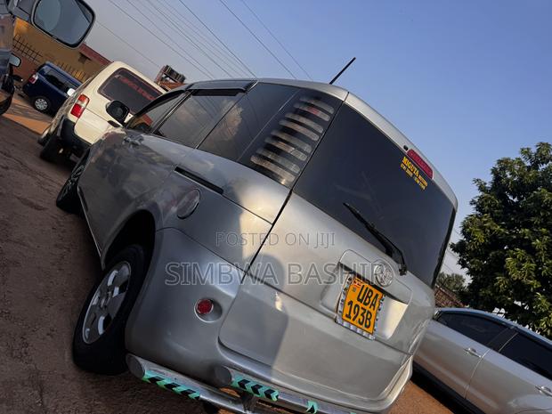 Toyota Sienta 2006 Silver