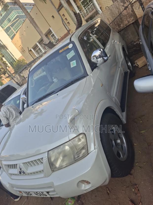 Mitsubishi Pajero 2006 White