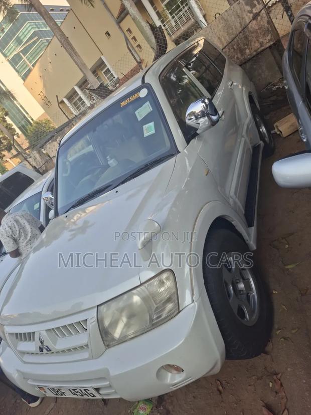 Mitsubishi Pajero 2006 White