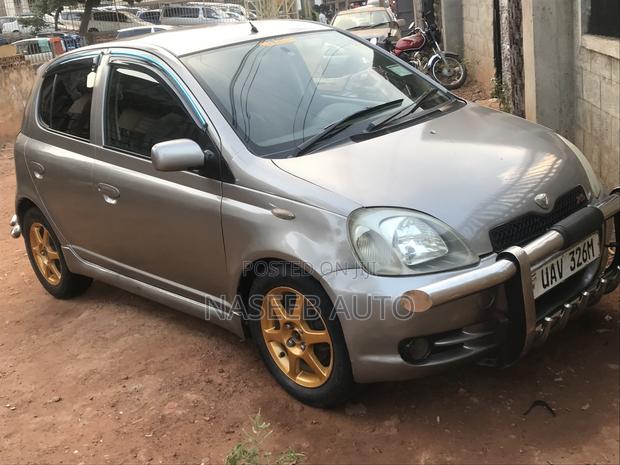 Toyota Vitz 2005 Silver