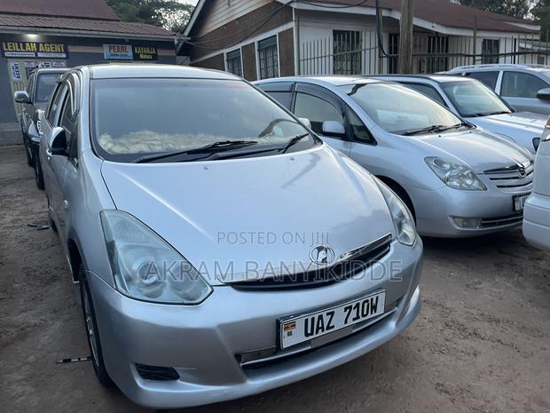 Toyota Wish 2004 Silver