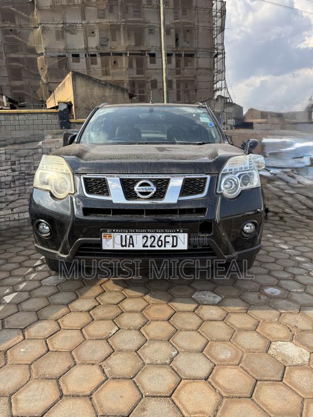Nissan X-Trail 2.0 Petrol XE 2012 Black