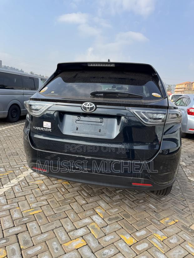 Toyota Harrier 2.0 4WD 2017