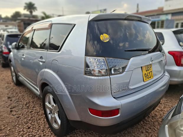 Mitsubishi Outlander 2009 Silver