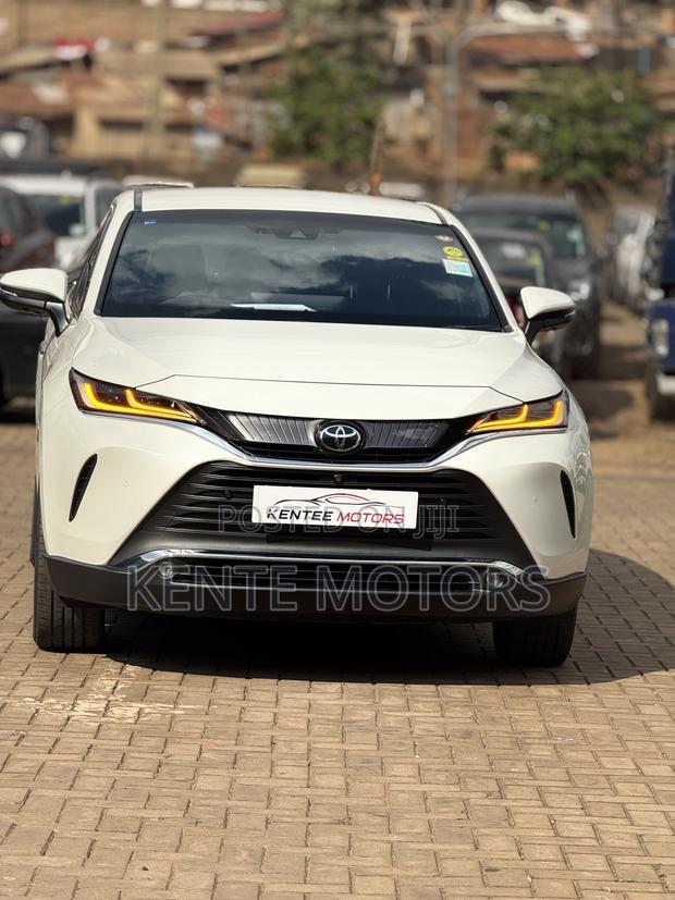 Toyota Harrier 2.0 4WD 2021 White