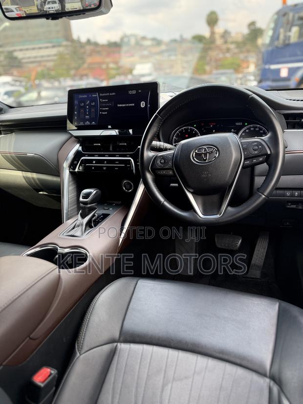 Toyota Harrier 2.0 4WD 2021 White