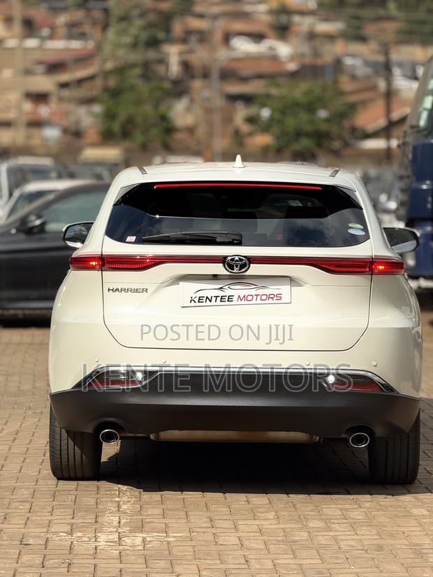 Toyota Harrier 2.0 4WD 2021 White