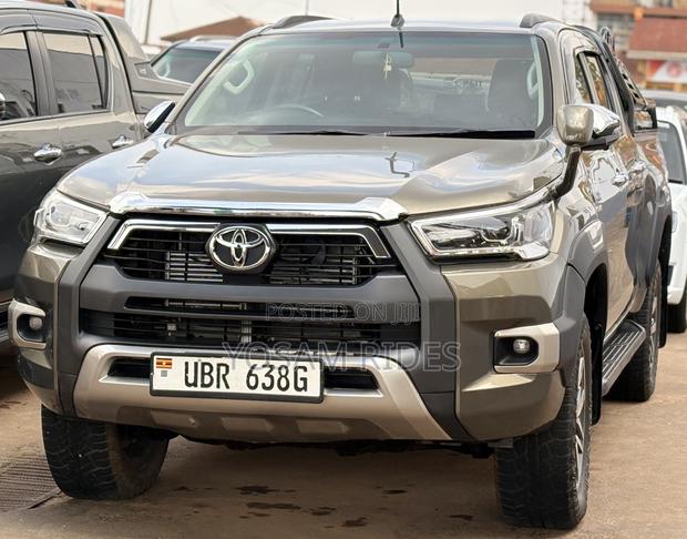 Toyota Hilux Revo Double Cab Deisel 2.8 AWD 2017 Green