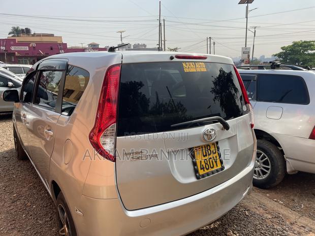 Toyota Passo Sette 2009 Silver